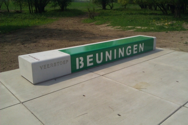 Veerstoep, Zitbanken, Zitbank, Betonnen banken, Bankjes, Betonbanden, Zitblokken, Sierbeton, Prefab zitbanken, Beuningen, Slijk-Ewijk, Druten, Nijmegen, Lent, Dodewaard, Beton